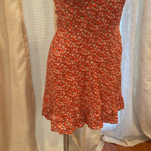 Forever 21 Red Floral Mini Dress - Size Medium - Cute! - Picture 3 of 11